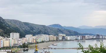 Shëngjin e il suo porto (foto E. Gjatolli).jpg