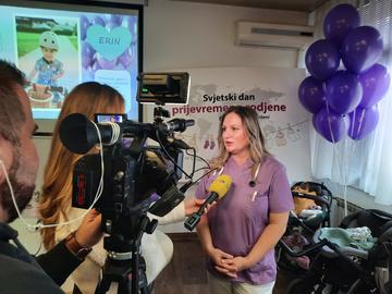 La dottoressa Rebeka Ribičić intervistata dalla tv croata nel World Prematurity Day (foto G. Vale)