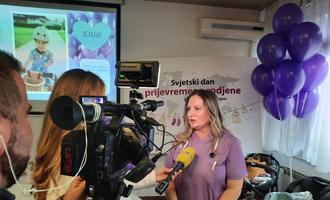 La dottoressa Rebeka Ribičić intervistata dalla tv croata nel World Prematurity Day (foto G. Vale)