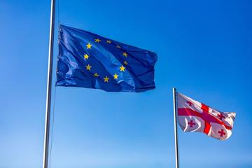 Bandiere di Ue e Georgia © ColorMaker/Shutterstock