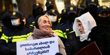 Manifestanti a Tbilisi, dicembre 2024 - foto Federico Baccini