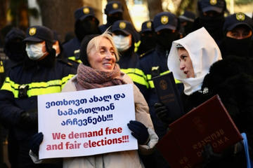 Manifestanti a Tbilisi, dicembre 2024 - foto Federico Baccini