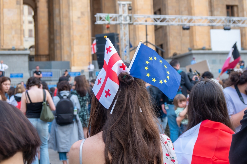 Aprile 2024, Tbilisi, durante le proteste contro la legge sugli agenti stranieri © k_samurkas/Shutterstock