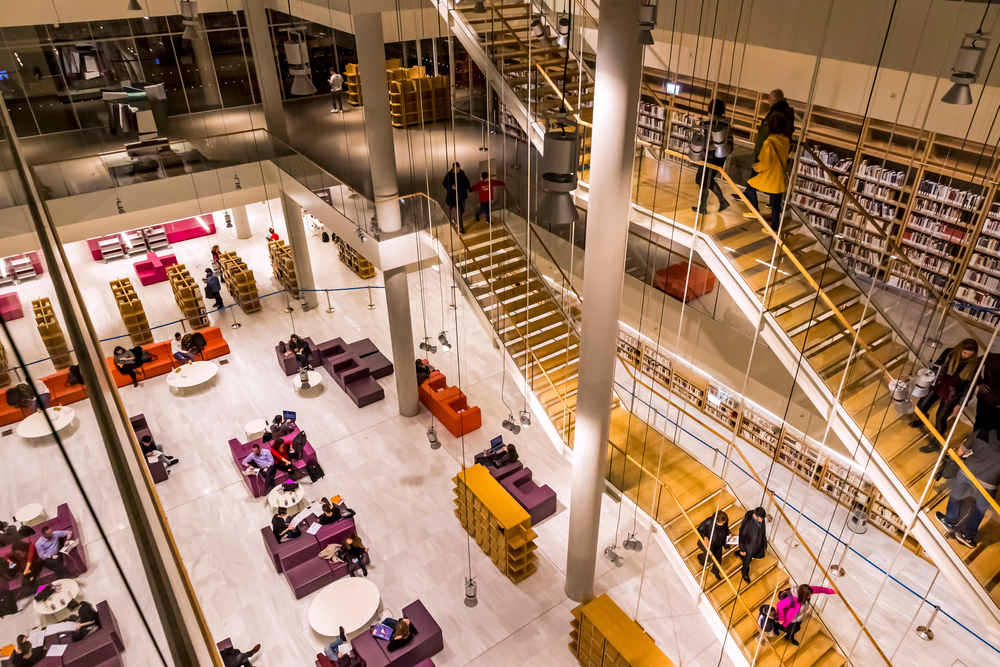 La biblioteca di Atene - @katatonia82/Shutterstock