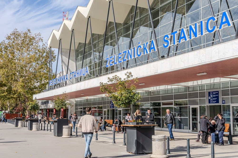 Novi Sad, la stazione prima del crollo - © tashmetova808/Shuttestock