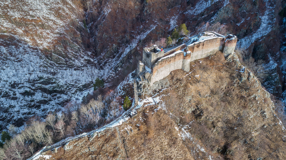 La fortezza di Poenari, Romania © Porojnicu Stelian/Shutterstock