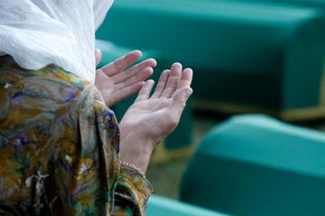 Srebrenica, in preghiera prima della tumulazione - Foto © Mario Boccia