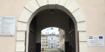 The entrance to the area with the library and the children's house - photo N. Corritore/OBCT