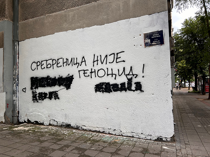"Srebrenica non è genocidio!" Belgrado, maggio 2024 (Foto M. Moratti)