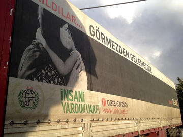 Camion della ong Fondazione di aiuto umanitario (foto A. Gilabert) Camion della ong Fondazione di aiuto umanitario (foto A. Gilabert)