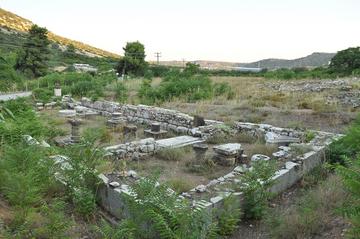 I resti del tempio di Artemide Aulidea, nei pressi della celebre baia da cui partirono le navi achee per la Guerra di Troia I resti del tempio di Artemide Aulidea, nei pressi della celebre baia da cui partirono le navi achee per la Guerra di Troia