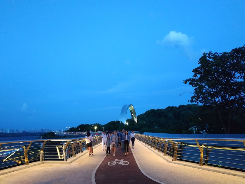 Il ponte pedonale a Kiev realizzato durante l'amministrazione di Vitaliy Klyčko - foto Claudia Bettiol Il ponte pedonale a Kiev realizzato durante l'amministrazione di Vitaliy Klyčko - foto Claudia Bettiol